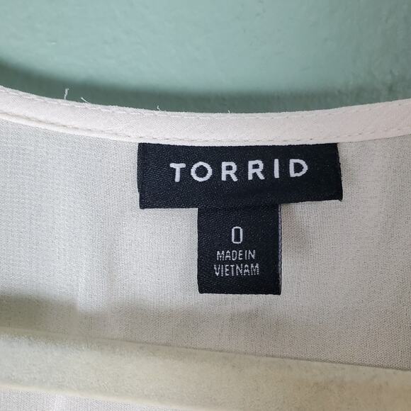 Torrid Womens Powder Blush Chiffon Ruffled Surplice Crop Top Size 0 Large - Picture 3 of 6